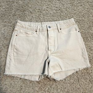 Cream beige straight high-waisted shorts